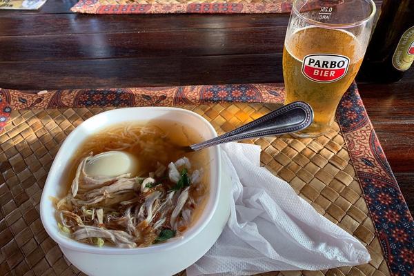 Warung Resa — dit is wat Suriname bedoelt als het zegt: lekker eten