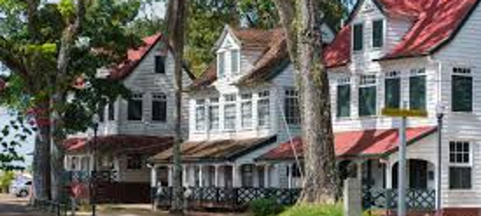 Paramaribo te voet — waar elk straatje een verhaal vertelt