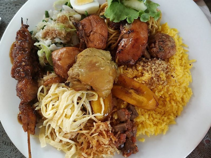 Warung Resa — dit is wat Suriname bedoelt als het zegt: lekker eten