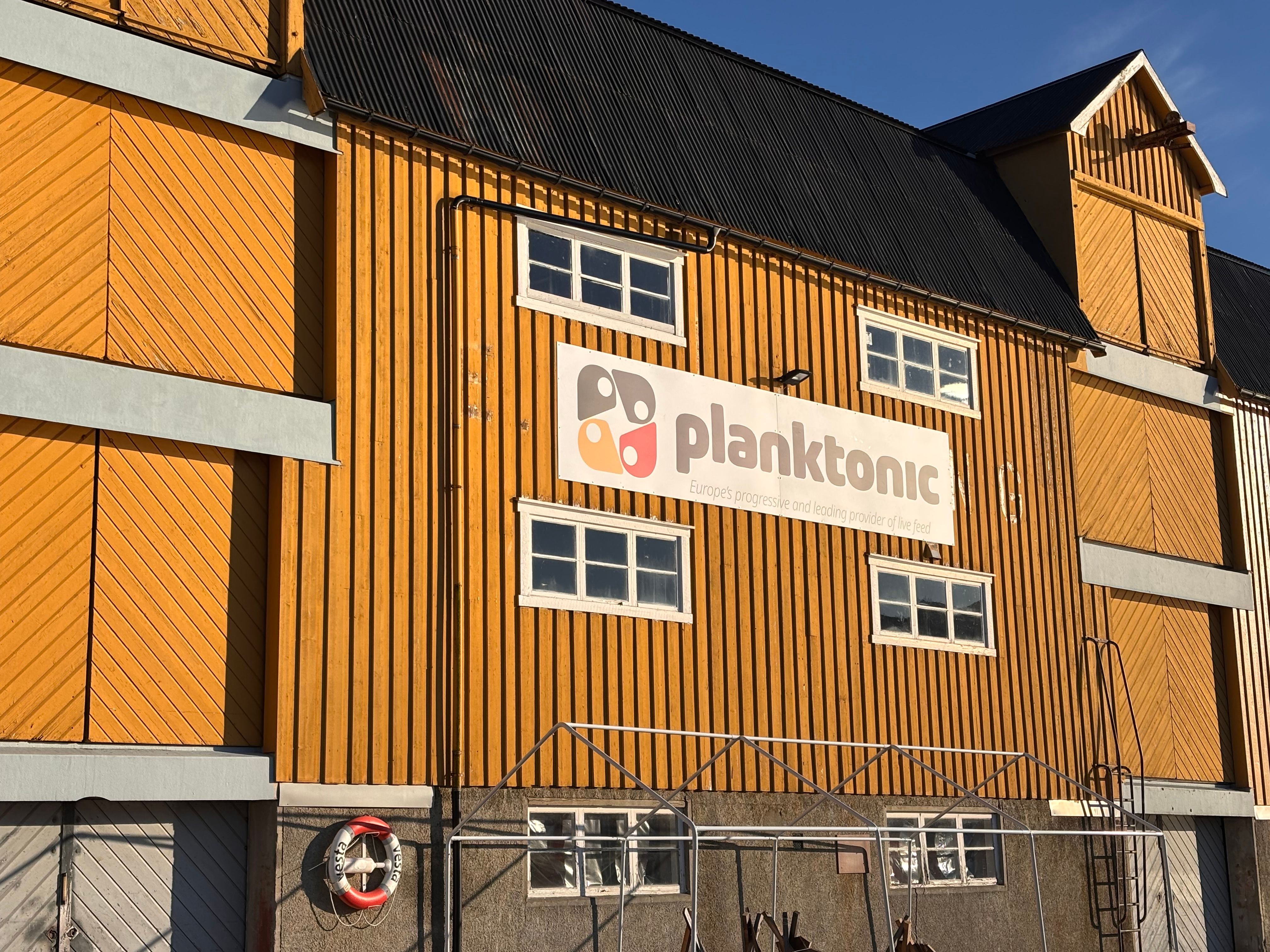 Bilde av skilt på veggen på Prestengsbrygga