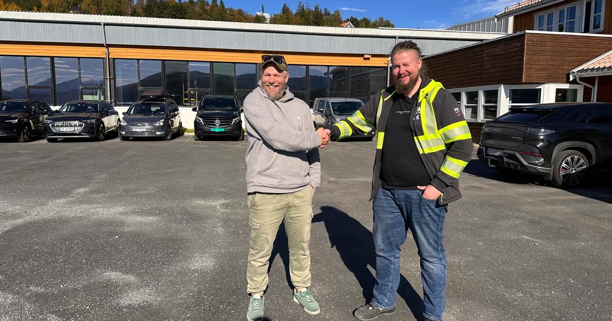 Bilde av Jonas Bang Mulstad arbeidsleder vaskeriet og Kjartan Killi, driftsleder Aqua Group.