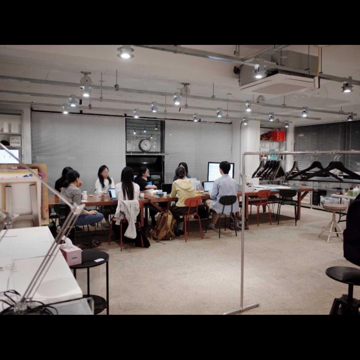 비평적 글쓰기 4기 포스터