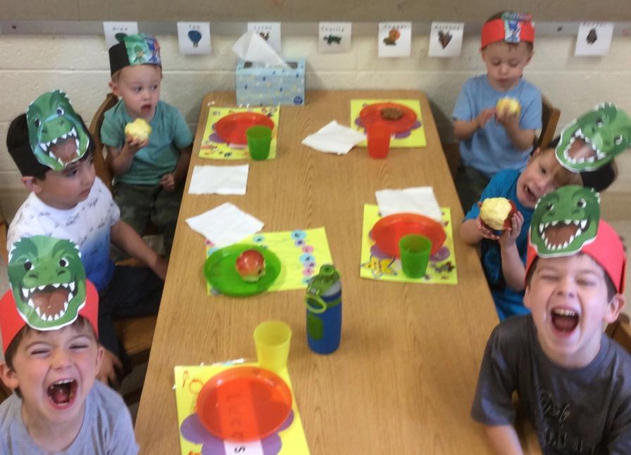 Lucas Krejchik and Bryce Nesbit (front) roar like dinosaurs, while Anthony Campos (middle left) wonders why Charlie Bell (middle right) looks so frightened. The Phillipp Twins (back) just enjoy their apples;-)