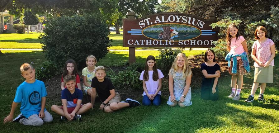 Front Row (L to R): Felix Betley, Logan Ederer, Donovan Wuerger, Gael Kruchten, Lauden Pettis, Emma Rogers, Philomena Webb and Genevieve Krejchik. Back Row (L to R): Diana Galvez and Arianna Krejchik.