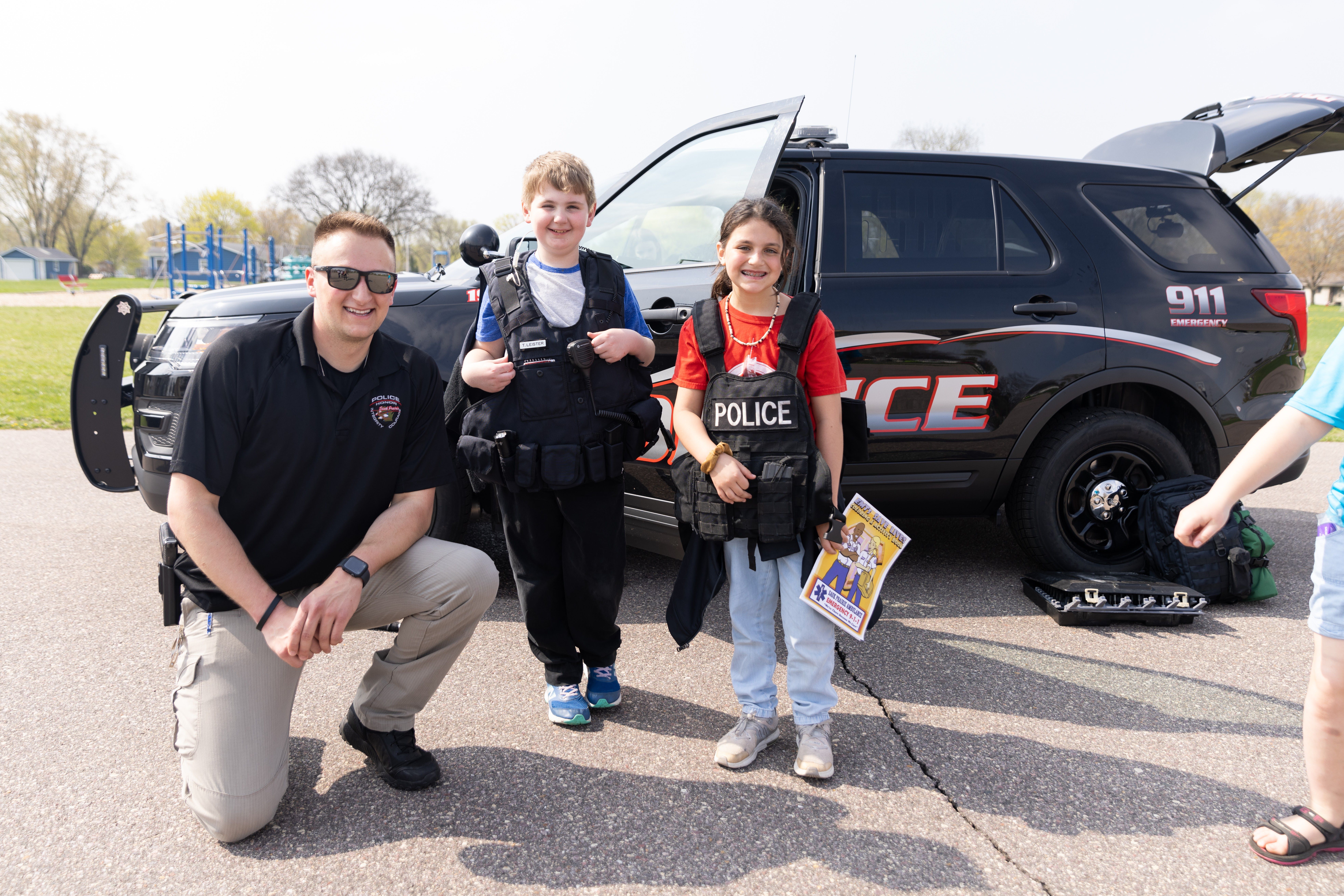 Jericho Kruchten and Valentina Brum (3) try on police vests during the First Responders visit.