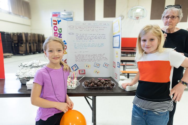 Stella Wuerger and Siena Muller (2) share their soda cakes.
