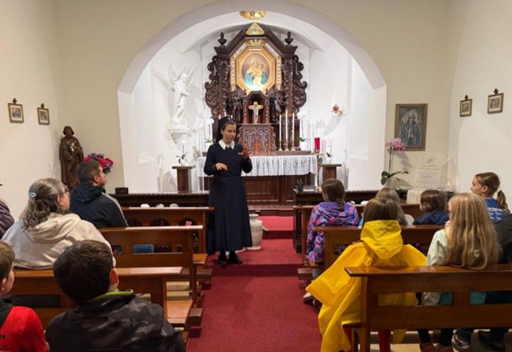 Students sitting in the pews of a chapel during the field trip.
