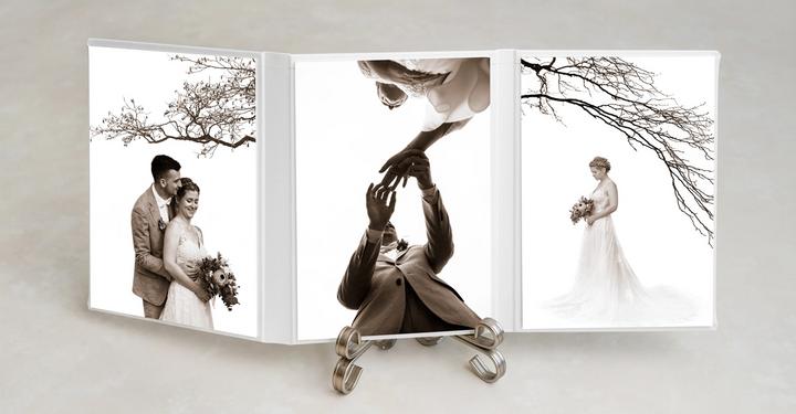 Innenteil des Triples mit 3 Bildern von einem Brautpaar in s/w
