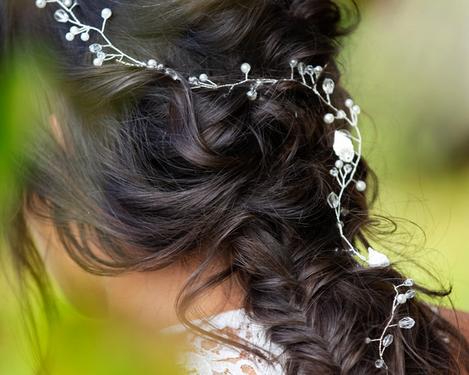 Detail aus dem Haarschmuck der Braut 
