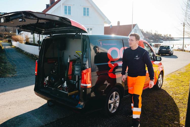 Viking bilberger og servicebil på oppdrag.