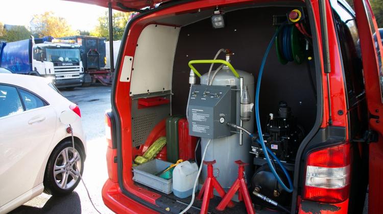 Tanktømning på stedet ved forkert brændstofpåfyldning.