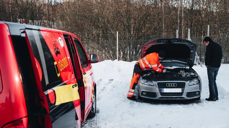 Veihjelp ved motorstopp når bilen ikke starter.