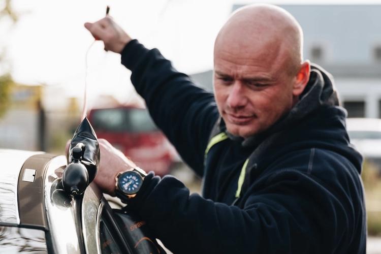 Viking bilberger som åpner bildør vet utelåsing.