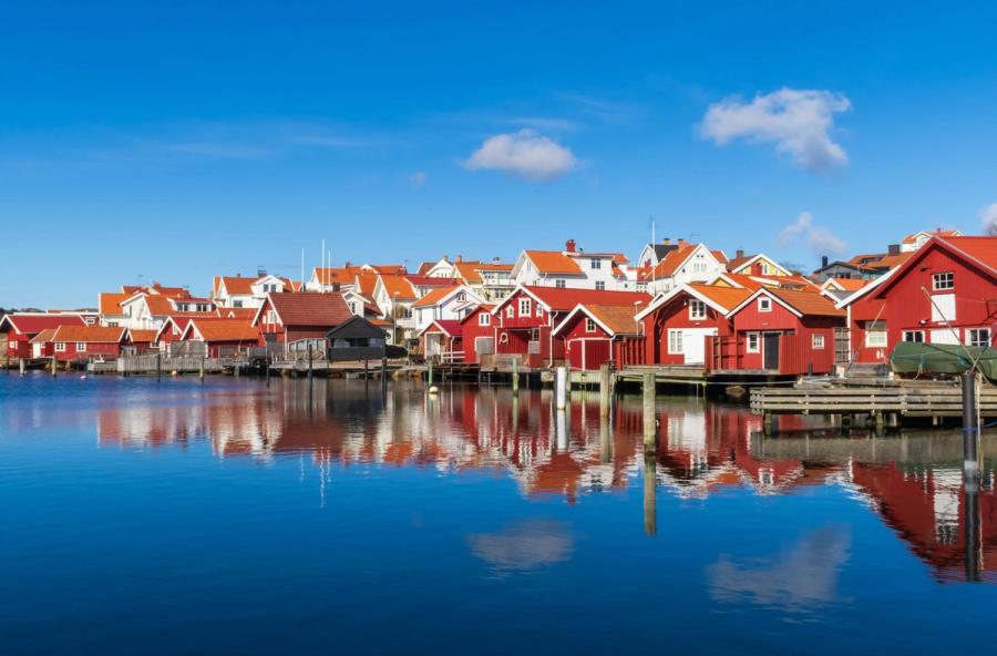 Liten by vid havet i Bohuslän.