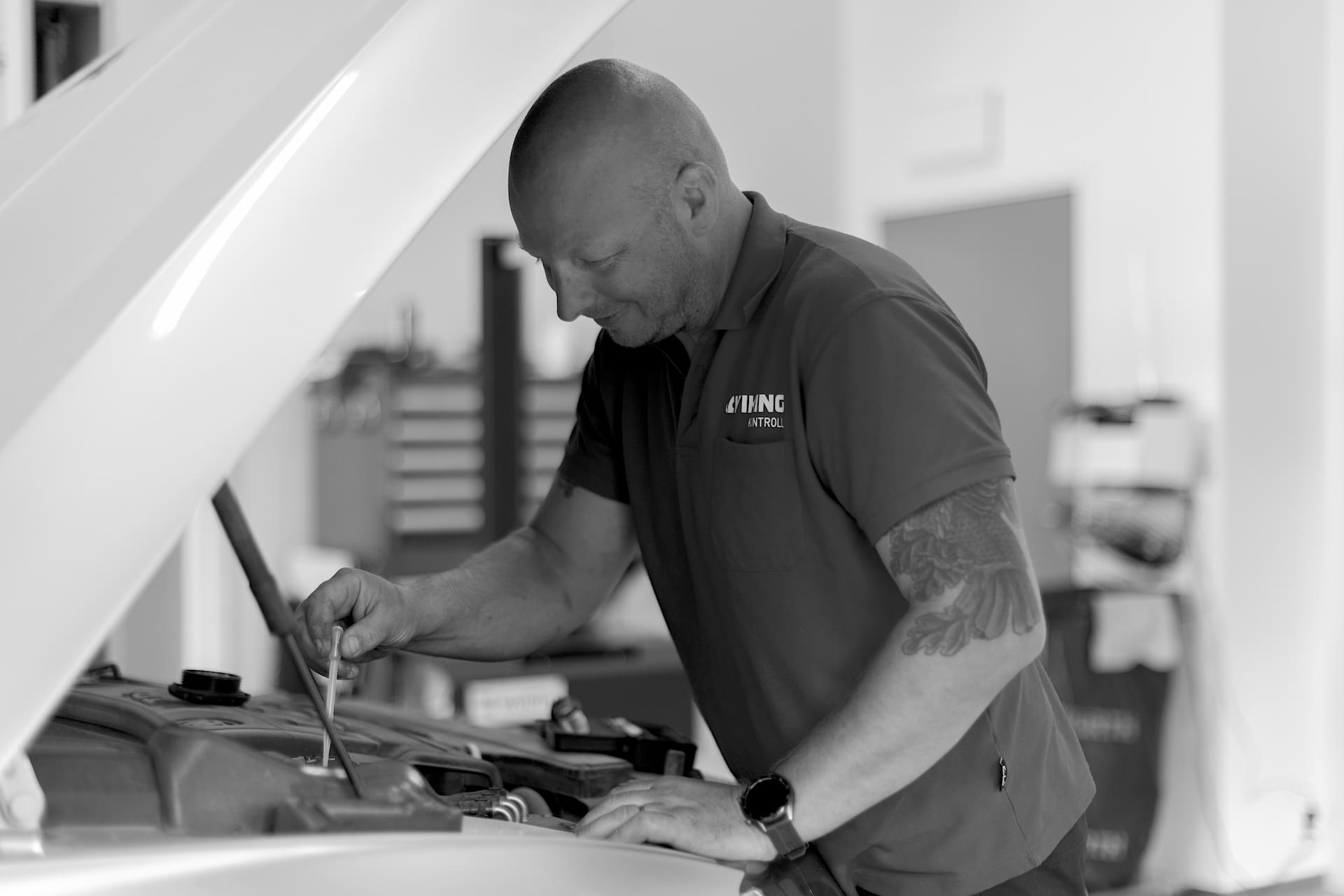 Takstmann som utfører EU-kontroll.