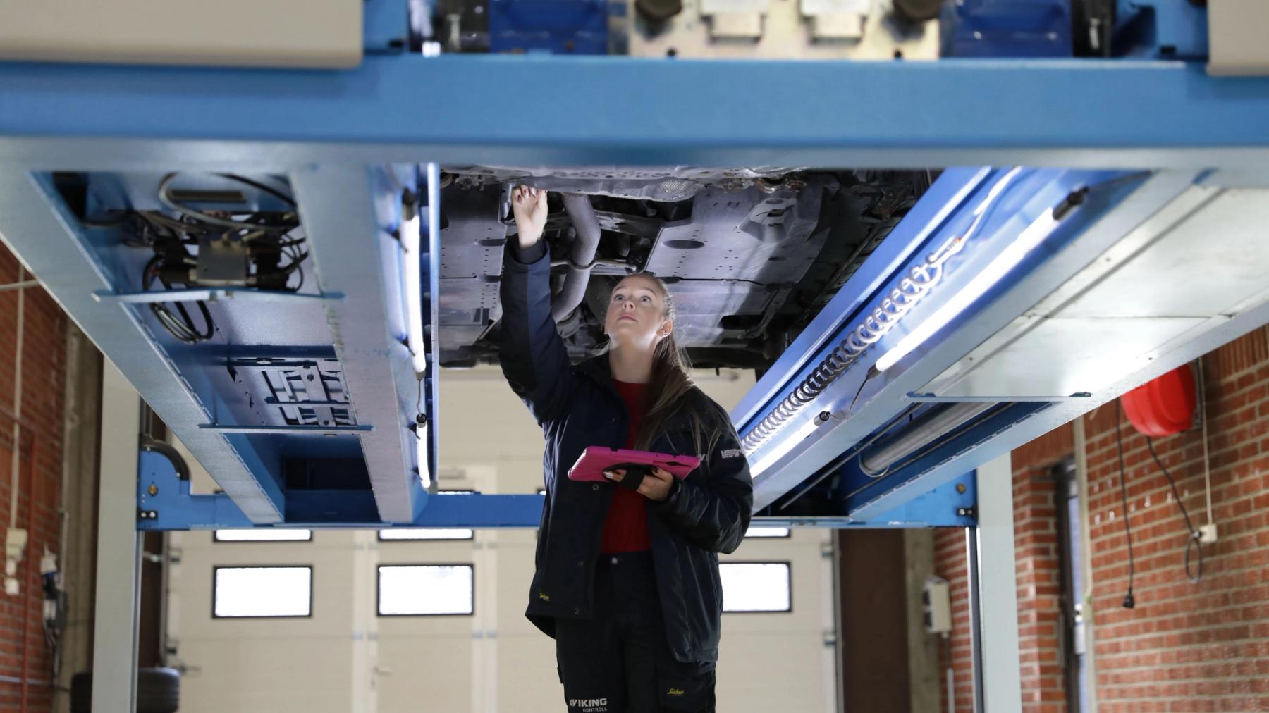 Bilen rister når du kjører? Dette kan være grunnen | Viking