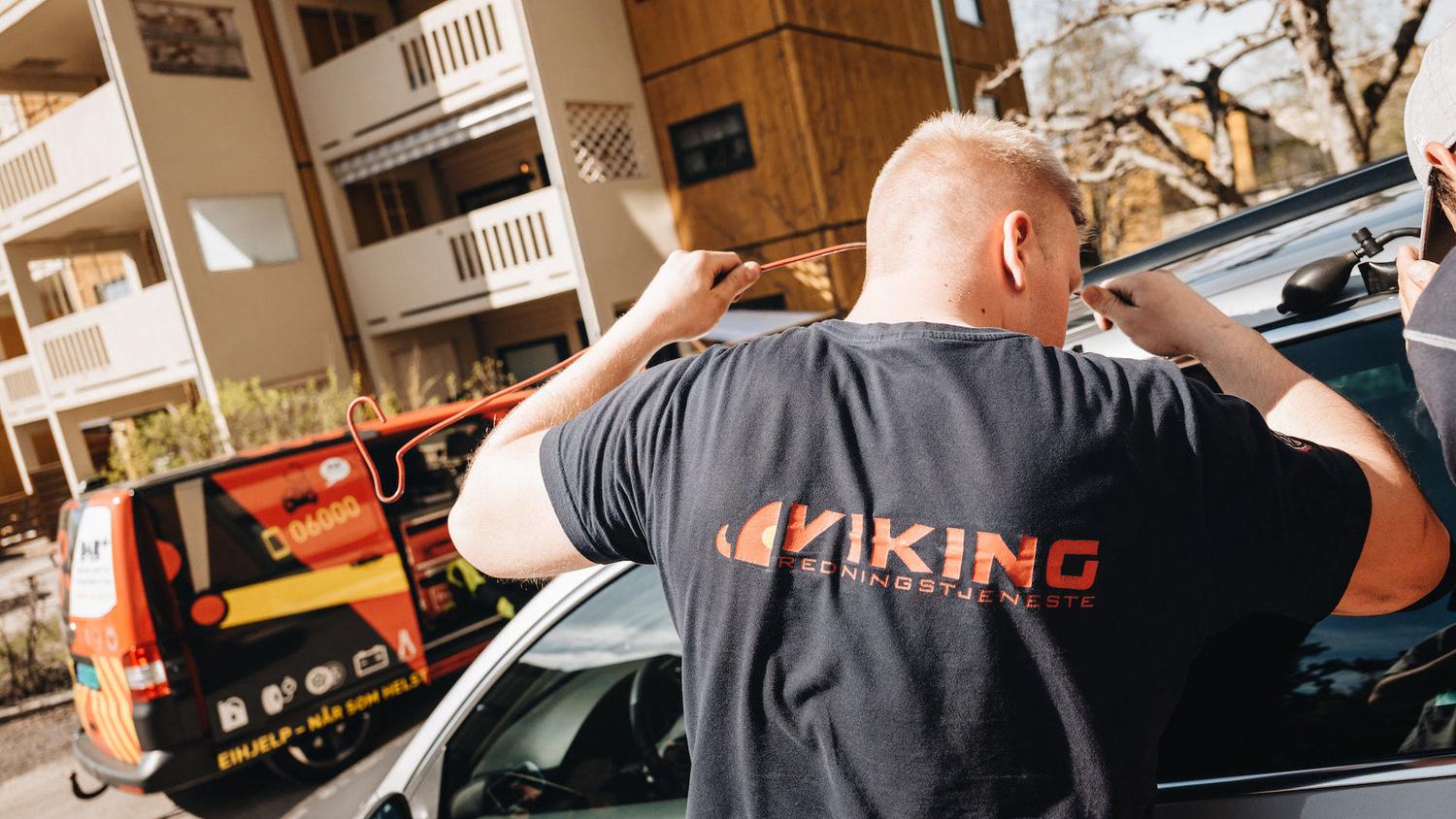 Viking bilberger åpner låst bil.