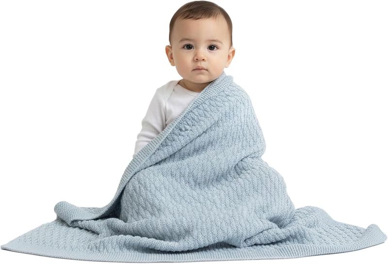 Little Dedi GOTS-certified organic cotton baby blanket with gift box.