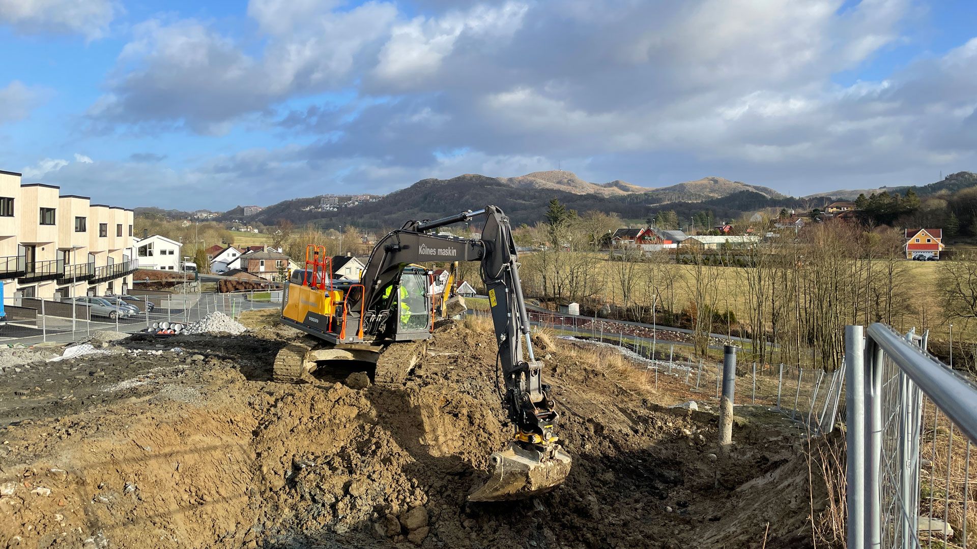Gravemaskin på byggeplass på Hovemarka i Sandnes