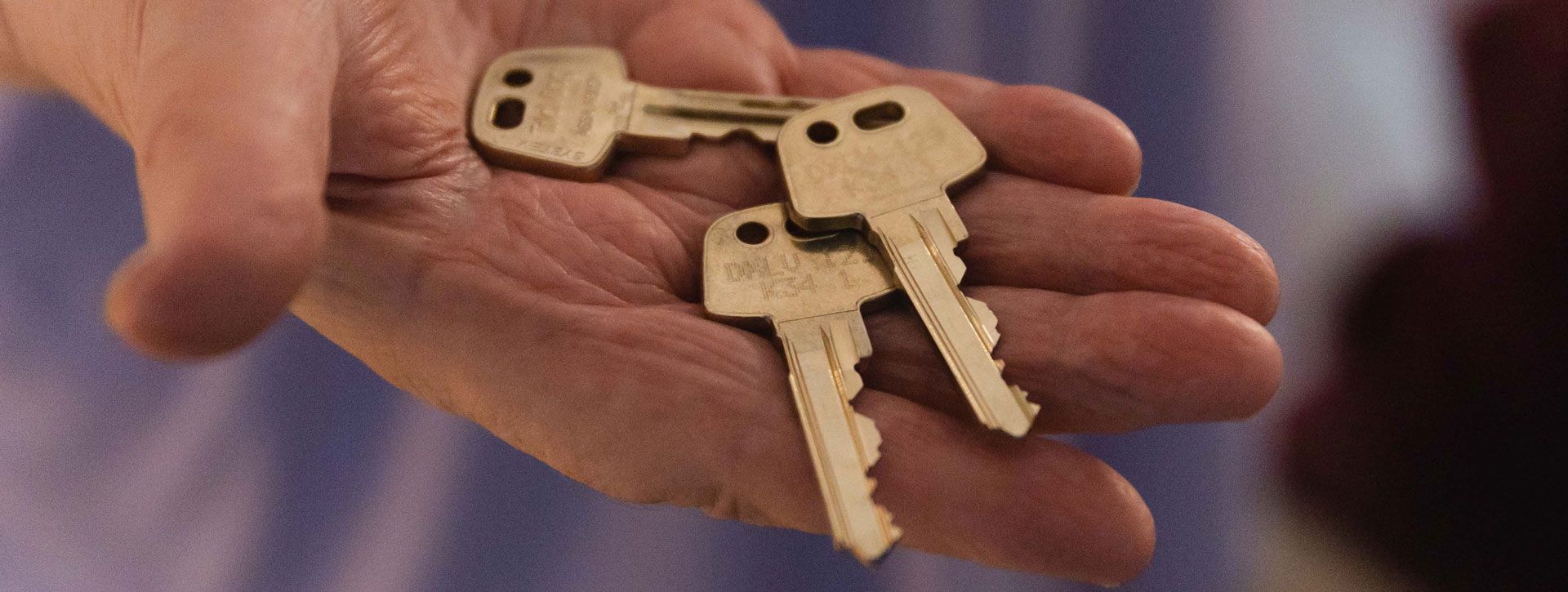 Husnøkler i åpen hånd