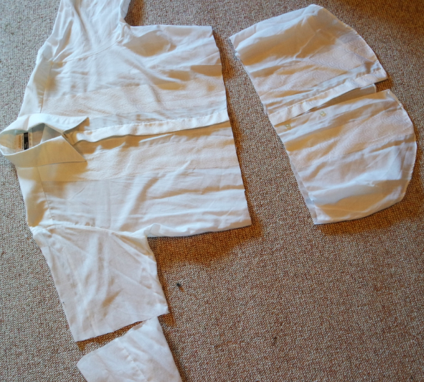 oppklippet hvit herreskjorte