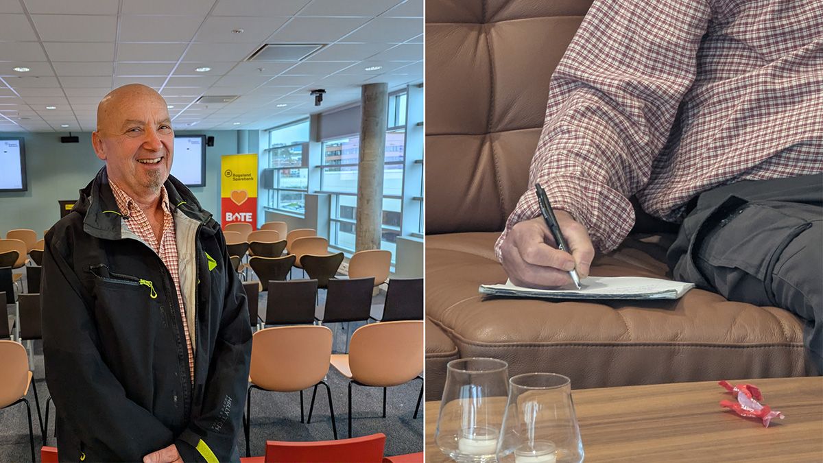 mann smiler og mann noterer på ark