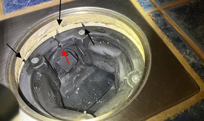 Utett baderomssluk og klemring.