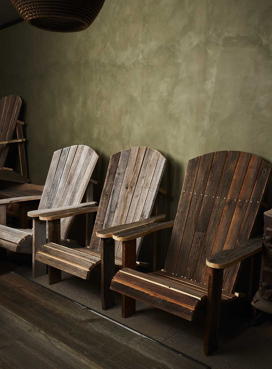hagestoler av gammelt treverk