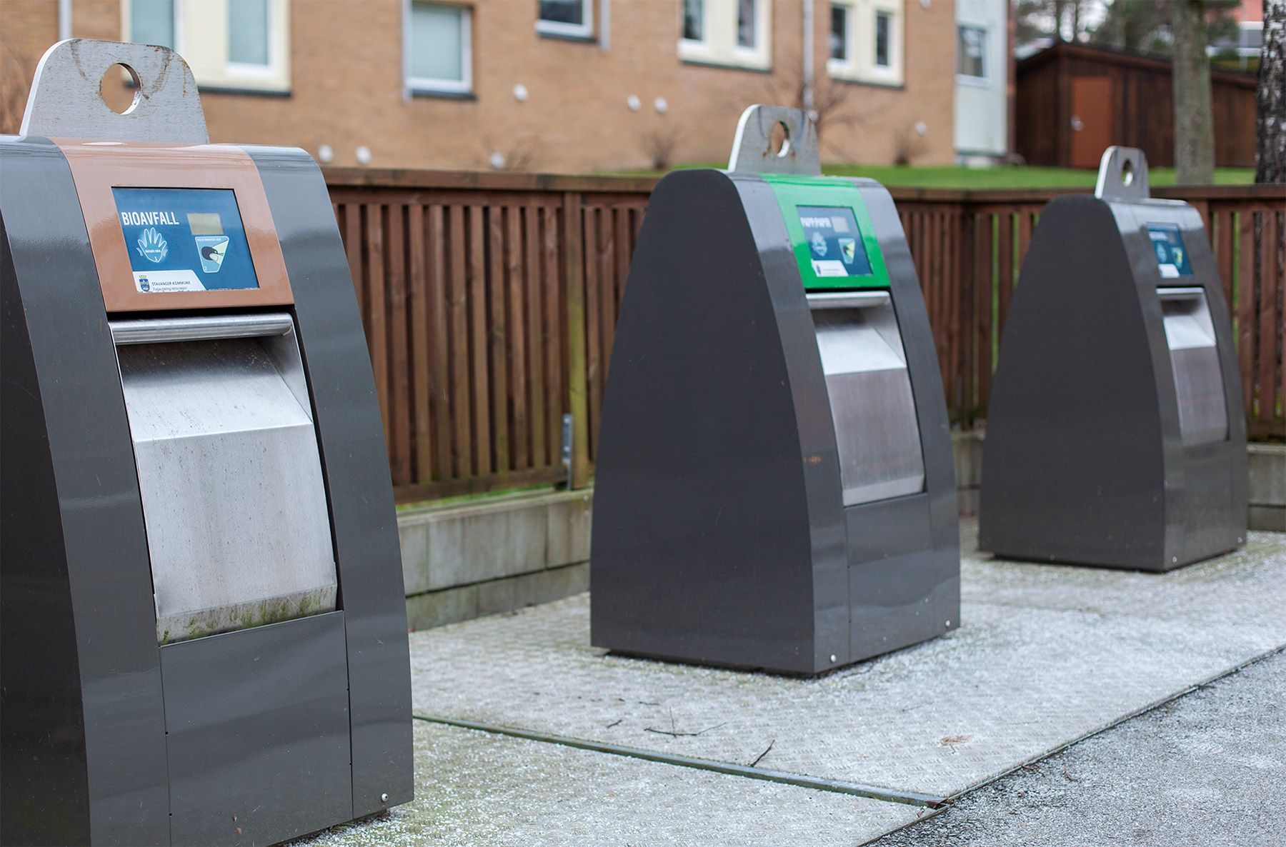 moderne søppelcontainere