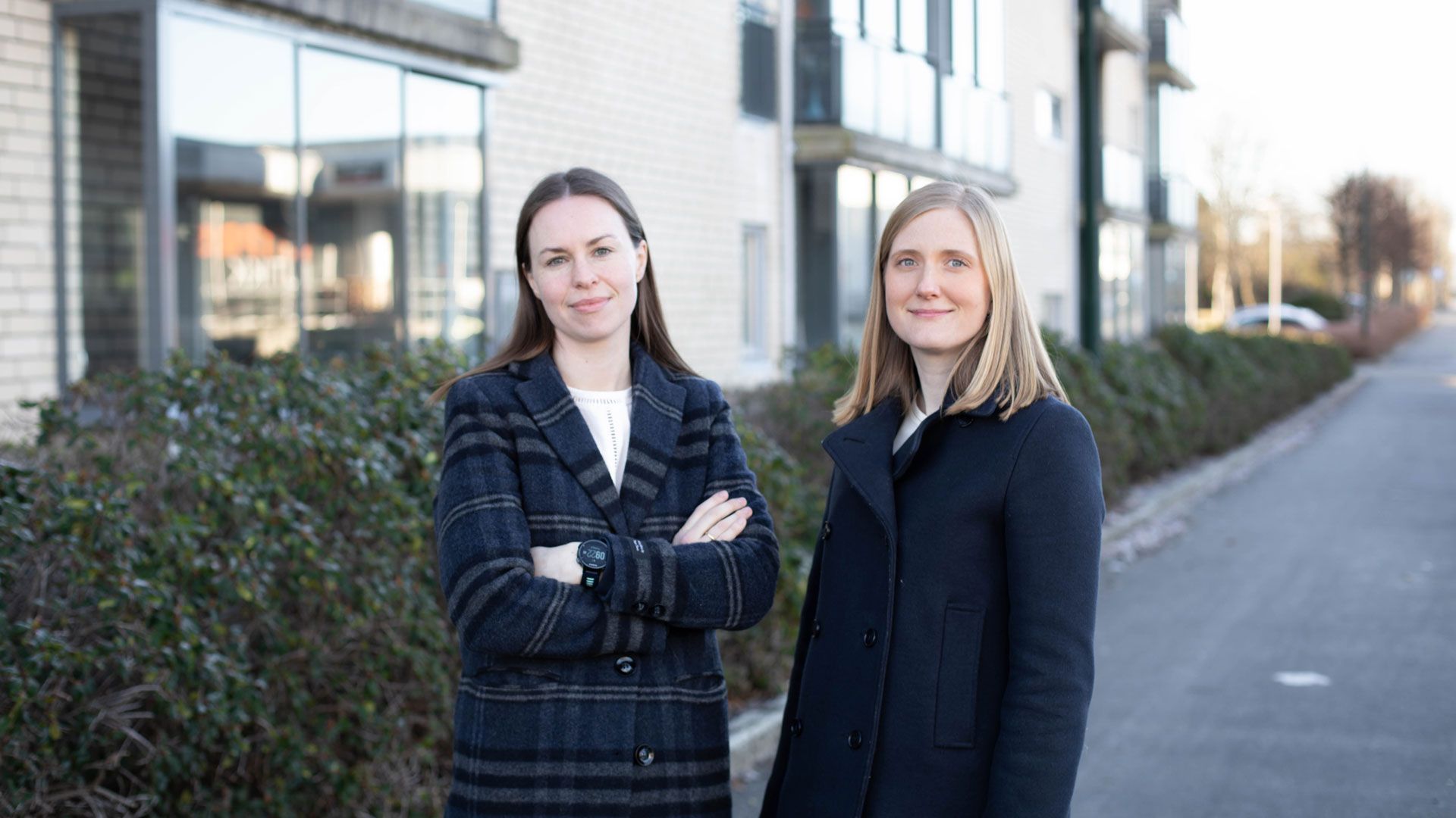 Bates advokater Anette Gausland (t.v) og Malén Stølen