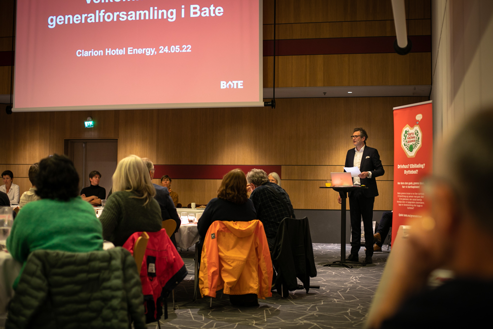 Styreleder i Bate på talerstolen foran generalforsamlingen i 2022
