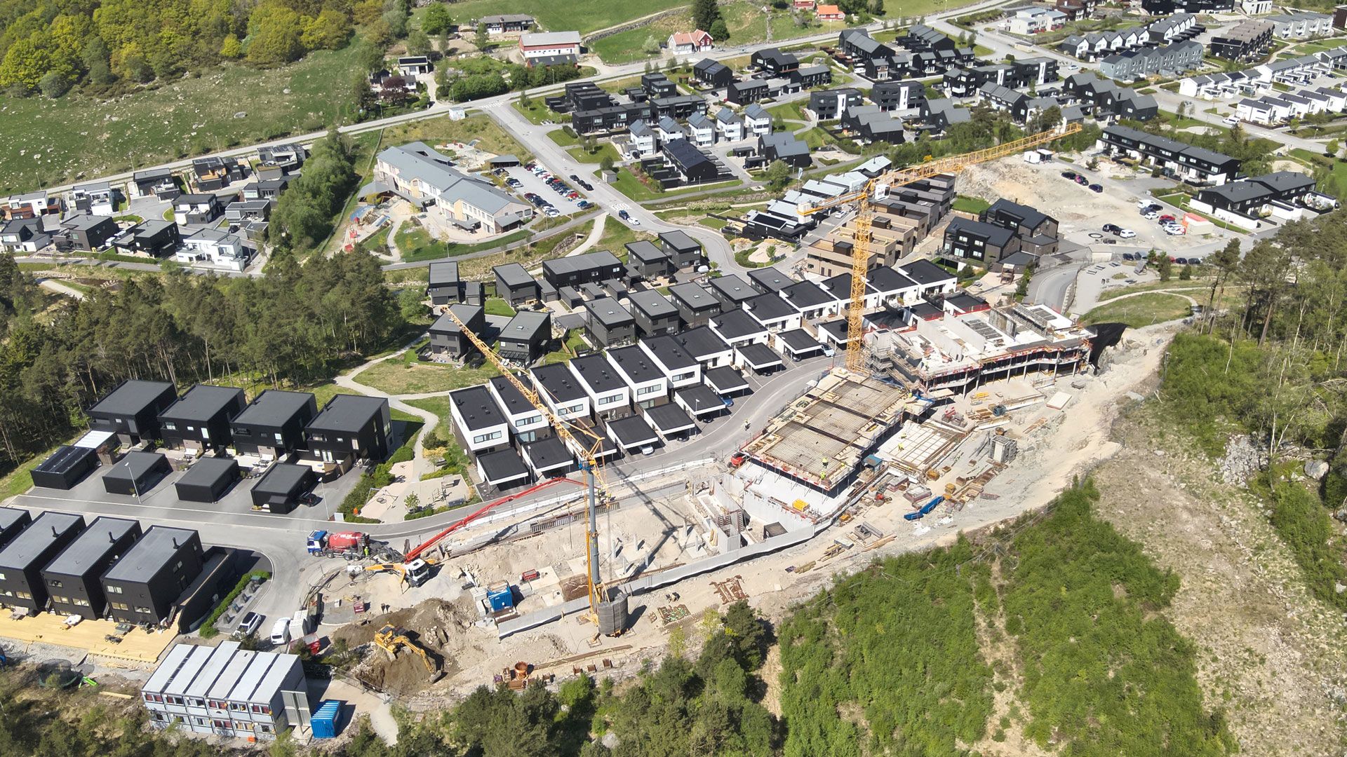 Dronebilde tatt av byggeplassen for Skogens ro i mai 2025