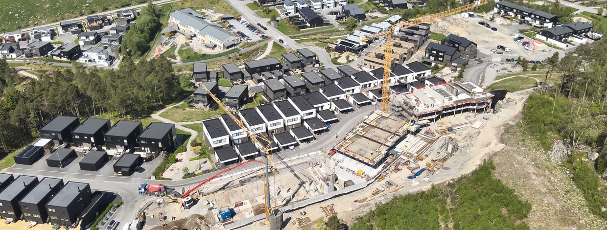 Dronebilde tatt av byggeplassen for Skogens ro i mai 2025
