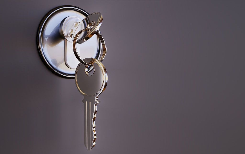 Nøkkelknippe i lås