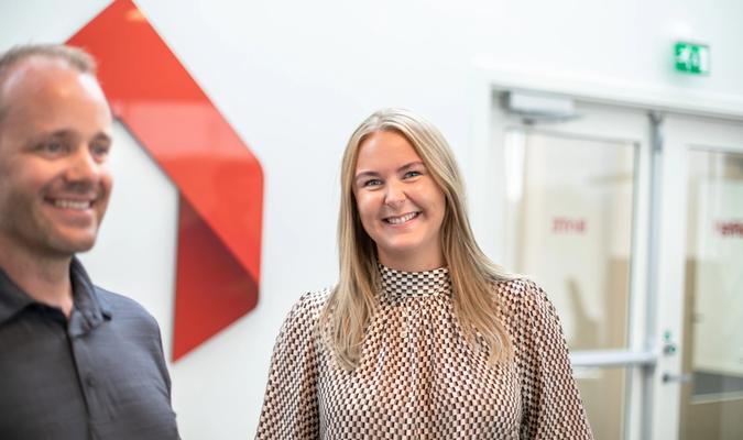 Bate-kollegaer på kontoret