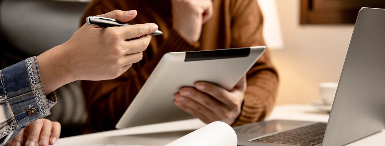 Styret behandler en sak