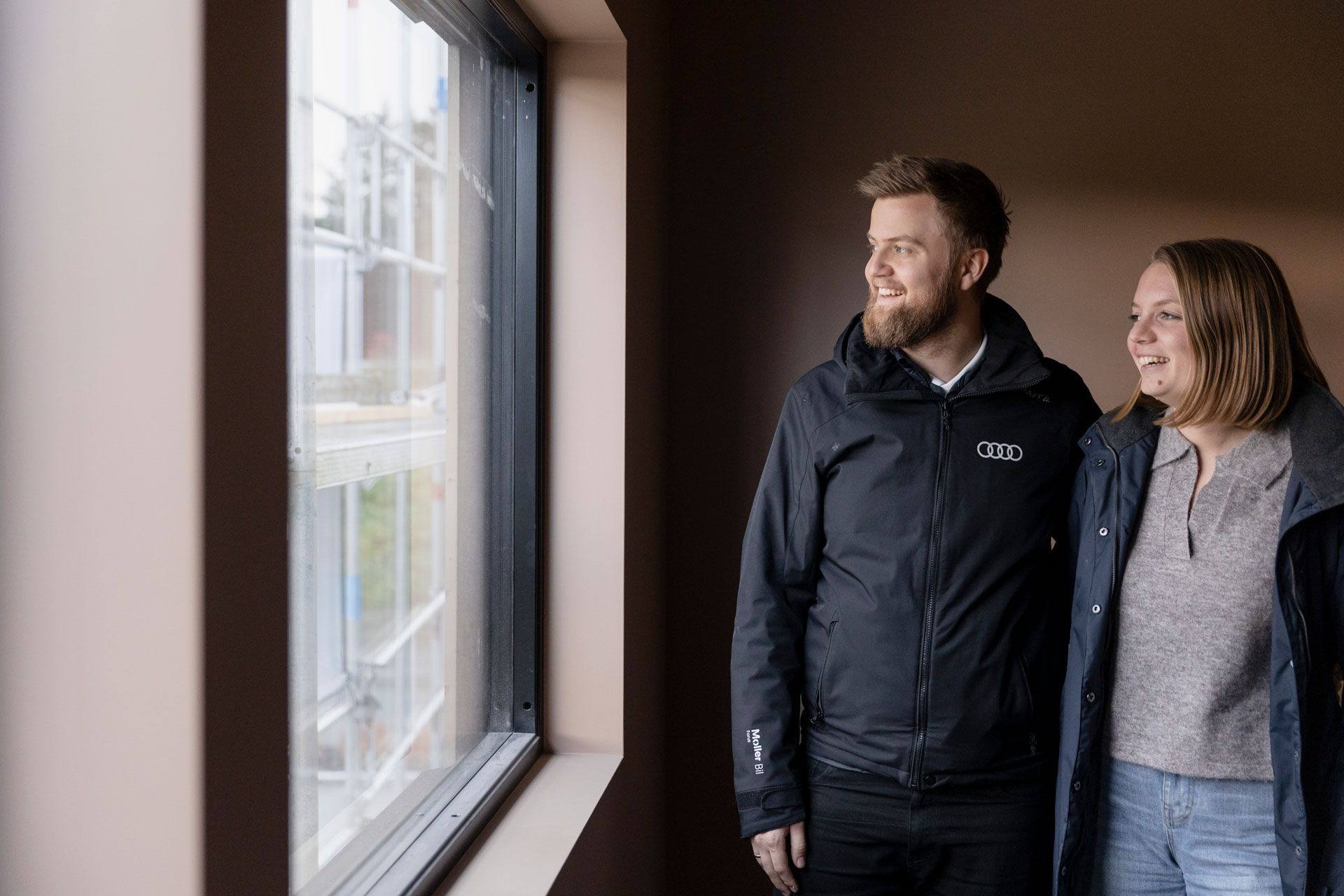 Bjarte og Tove Aarstad i sitt nye hjem på Hovemarka