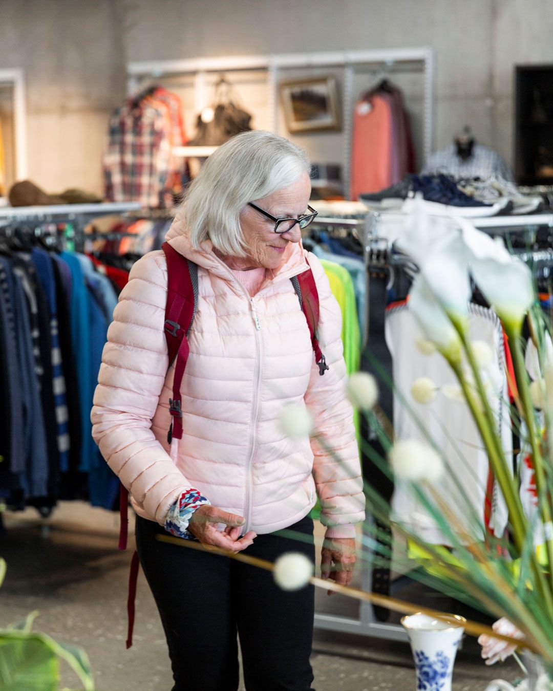 Kjellaug Tjensvoll i Fretex-butikken i Hillevåg