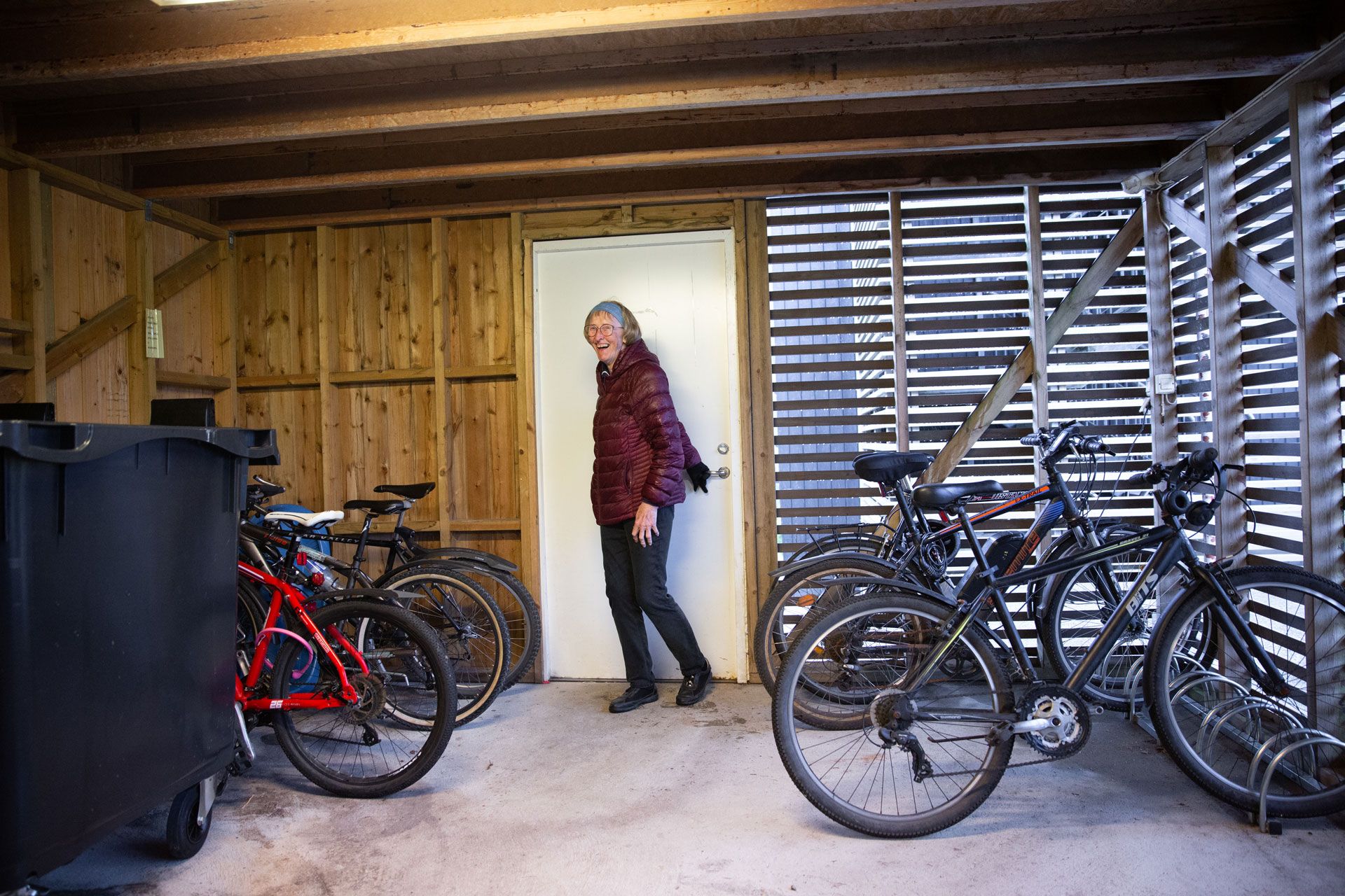 Ingebjørg Solbakken i sameiet Blåbærhagens nye sykkelskur