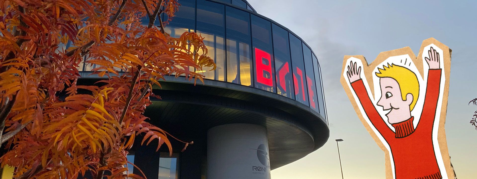 Tegning av gutt som jubler foran Bates kontor på Mariero