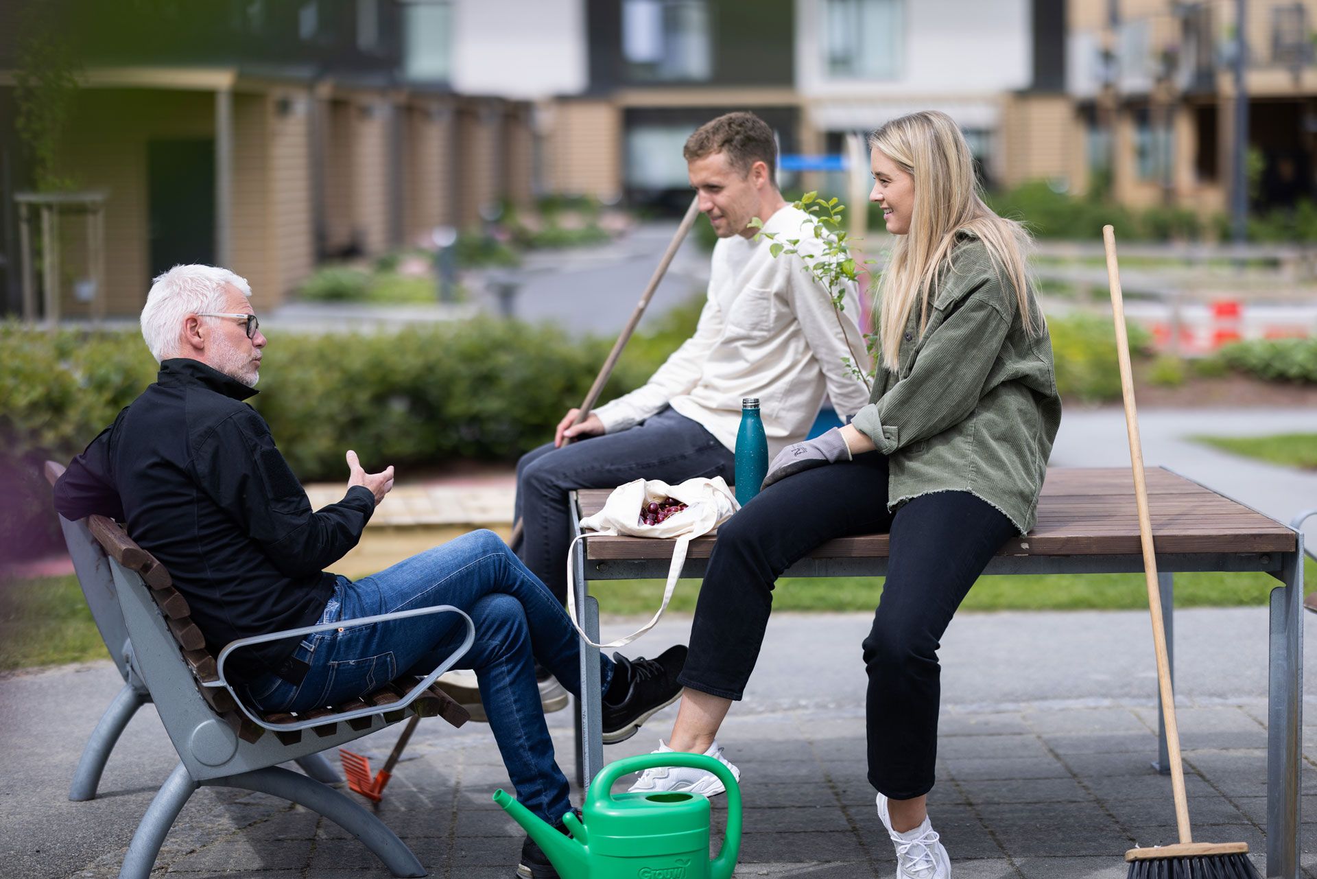 Naboer møtes i borettslaget