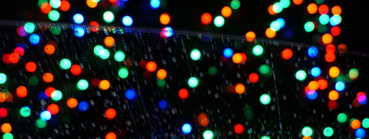 julelys i forskjellige farger