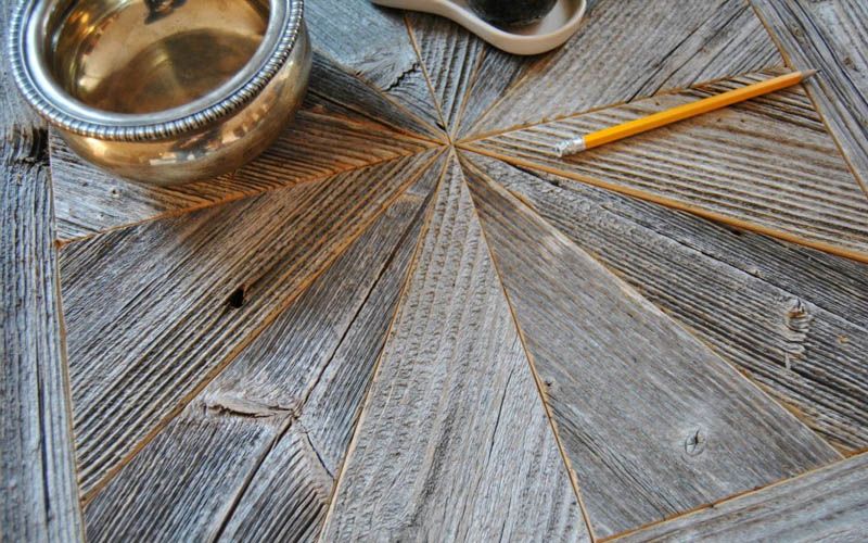 bord med tette årringer