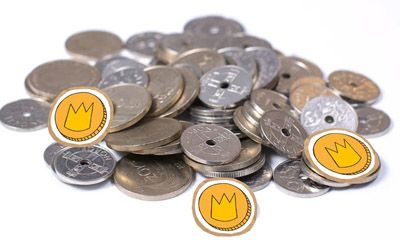 Penger med pappillustrasjoner