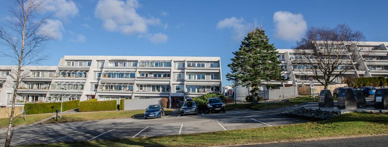 Fasaden på blokkene i Tjensås 1