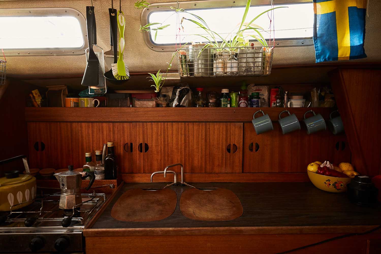 kjøkkenet til en seilbåt