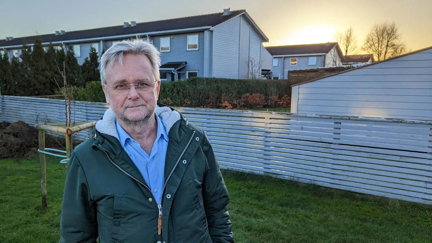 mann foran borettslag