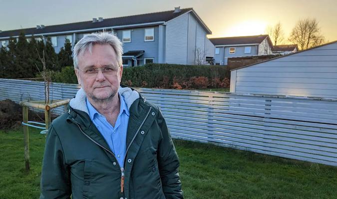 mann foran borettslag