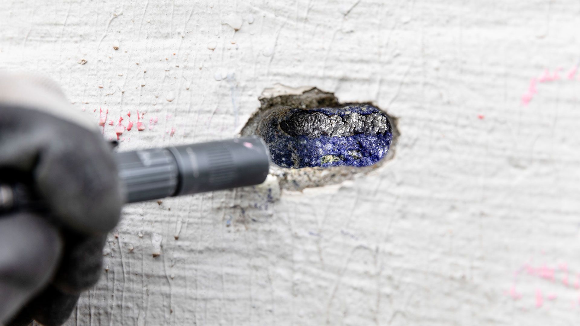 Test av betong for å sjekke materialets surhet