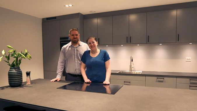 Lise og Atle Soma på sitt drømmekjøkken i ny bolig